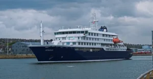 cruise ship mv hondius photo