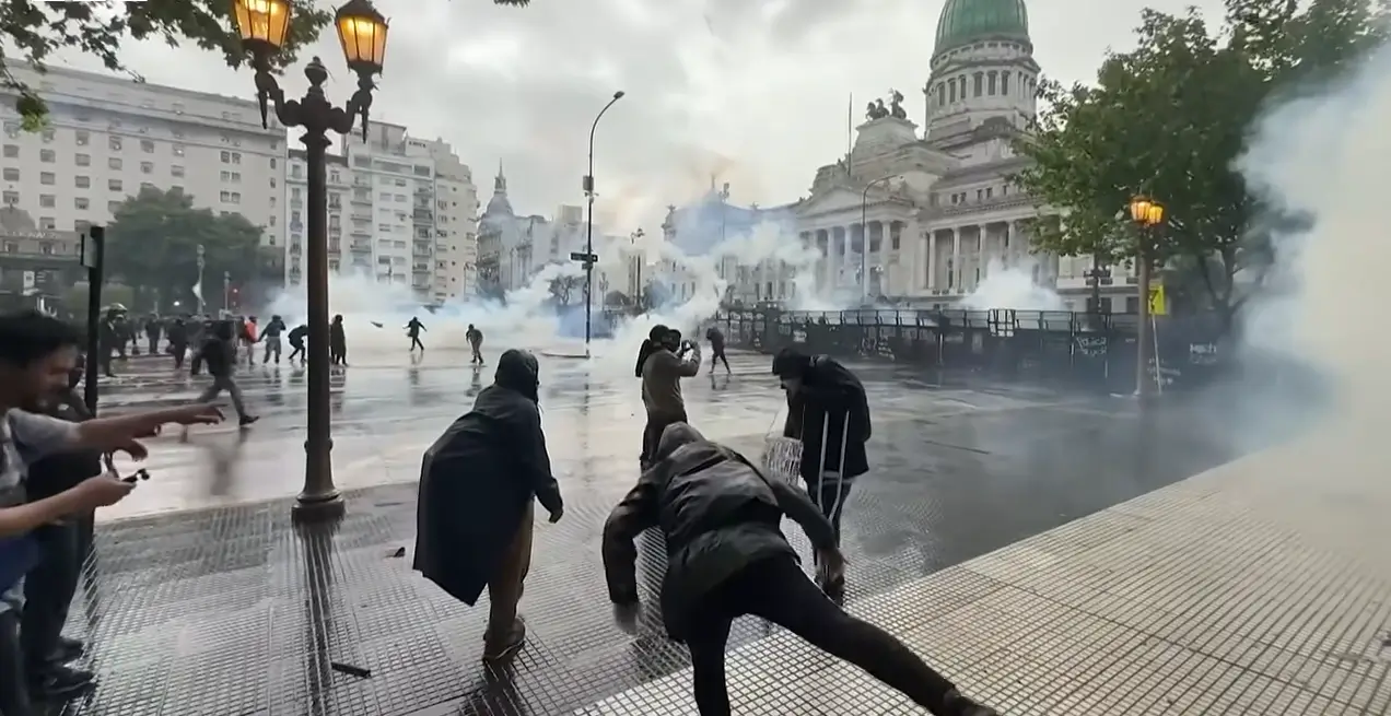 France Yellow Vest Protests Students and Unions Unite Against Cost of Living