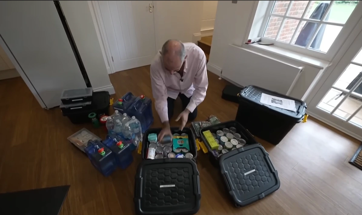 emergency essentials stockpile 72 hours europe